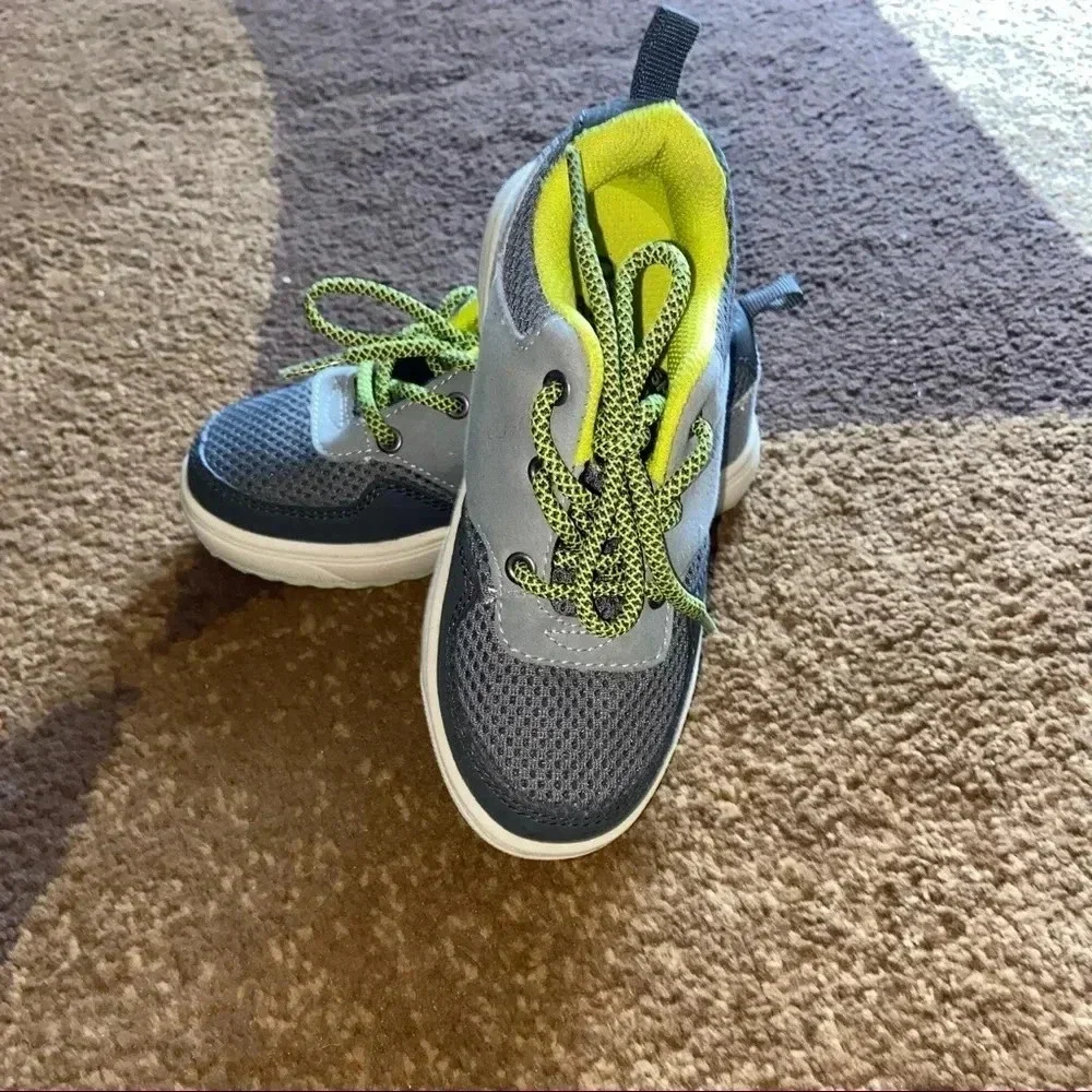 Oshkosh tennis shoes